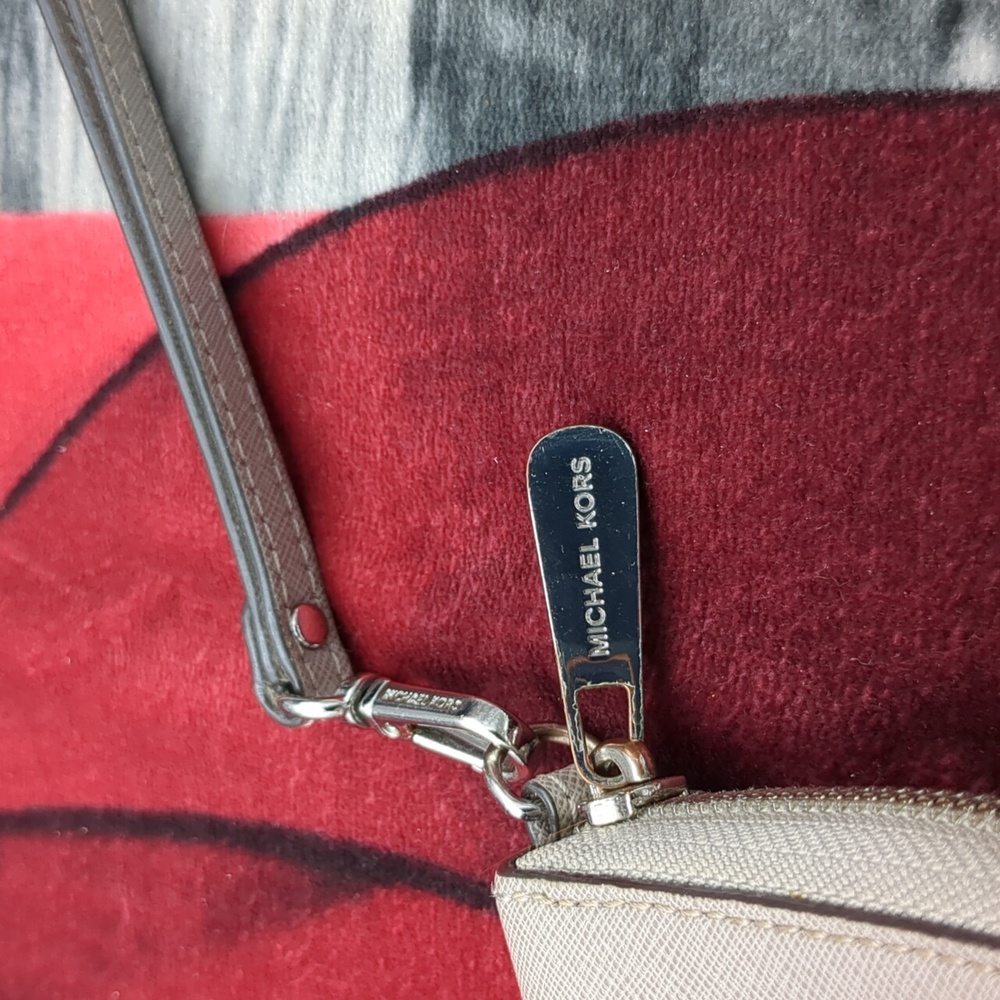 Michael Kors Gray Wallet - Picture 4 of 12